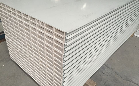 巖棉彩鋼夾心板使用時(shí)需注意什么事項(xiàng)？